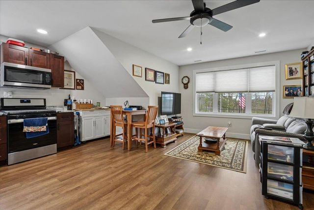 34 Horizon Drive, Goffstown, NH 03045