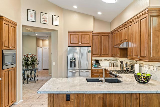 42240 Sari Court, Palm Desert, CA 92211