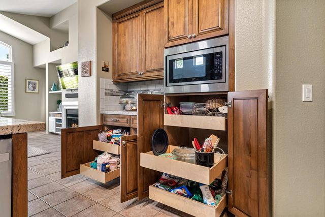42240 Sari Court, Palm Desert, CA 92211