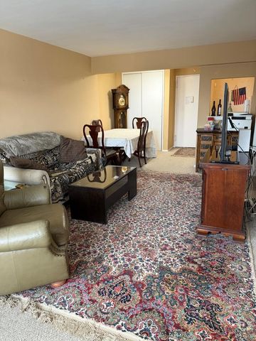 24120 Northern Blvd Apt 4A, New York City, NY 11362