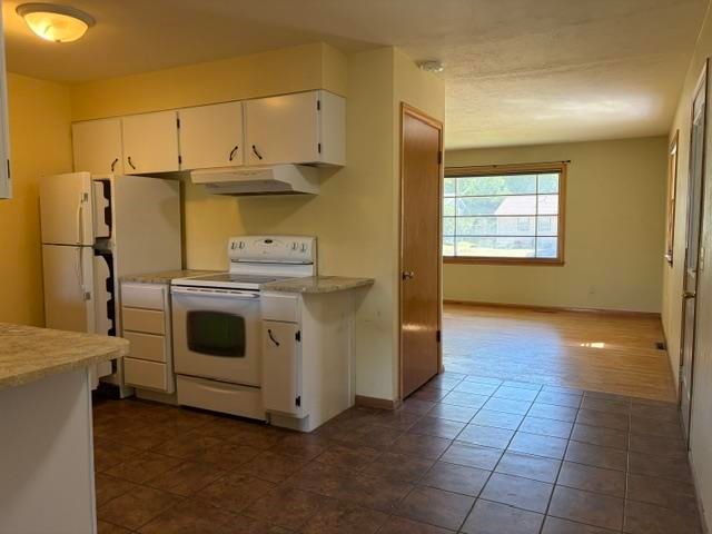 425 26th St NW, Minot, ND 58703