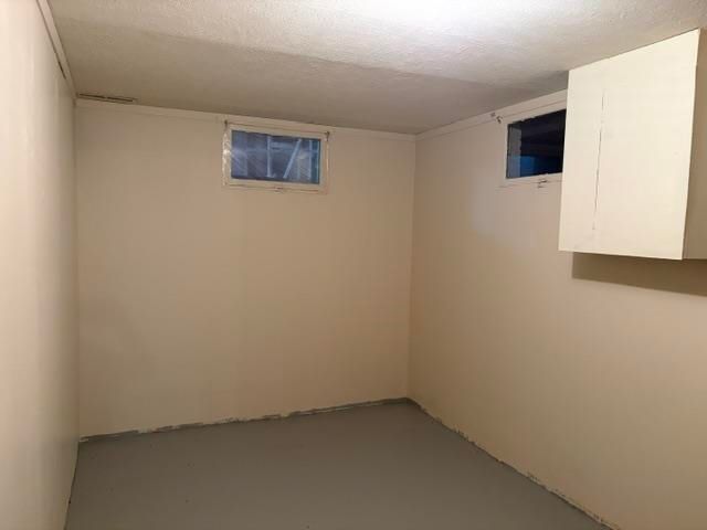 425 26th St NW, Minot, ND 58703