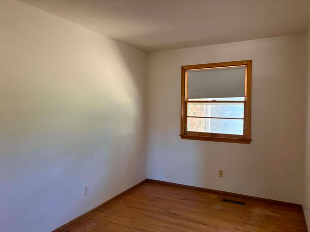 425 26th St NW, Minot, ND 58703