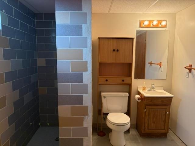 425 26th St NW, Minot, ND 58703