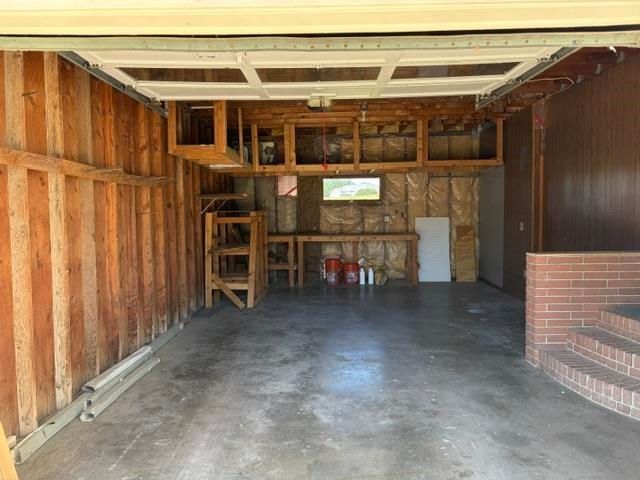 425 26th St NW, Minot, ND 58703