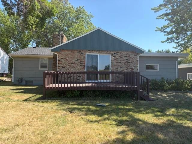 425 26th St NW, Minot, ND 58703