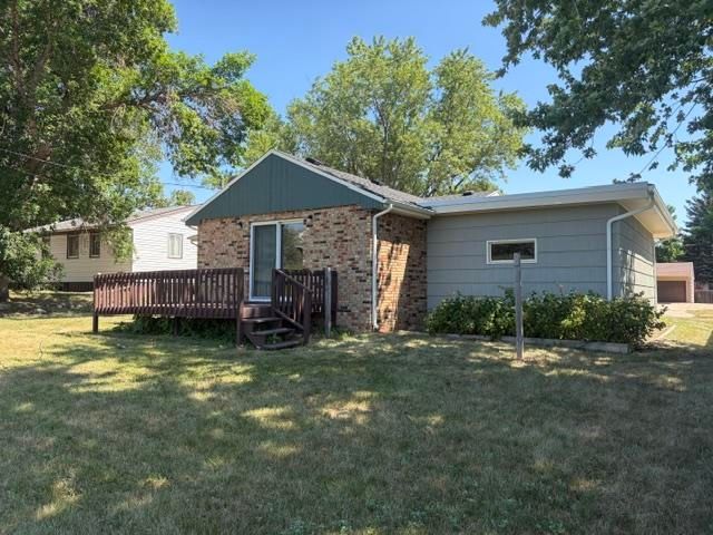 425 26th St NW, Minot, ND 58703