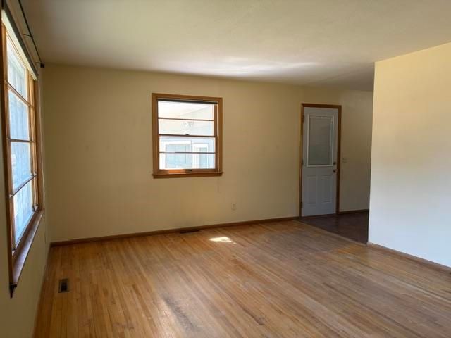 425 26th St NW, Minot, ND 58703