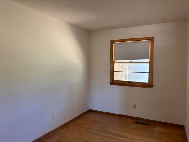 425 26th St NW, Minot, ND 58703