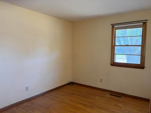 425 26th St NW, Minot, ND 58703