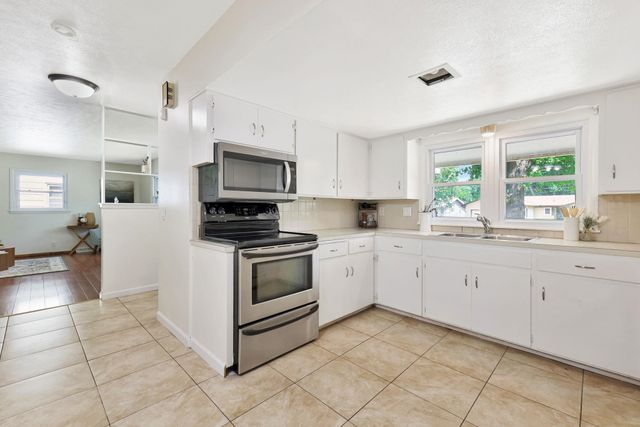 2631 N Pershing St, Wichita, KS 67220