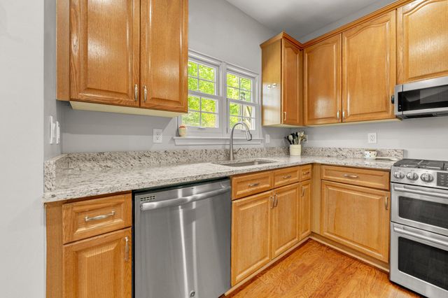 20600 PARKSIDE CIR, Sterling, VA 20165