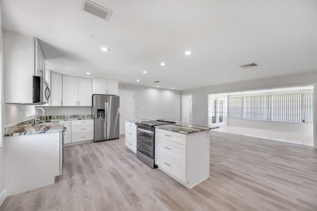 11211 60TH AVE N, Seminole, FL 33772