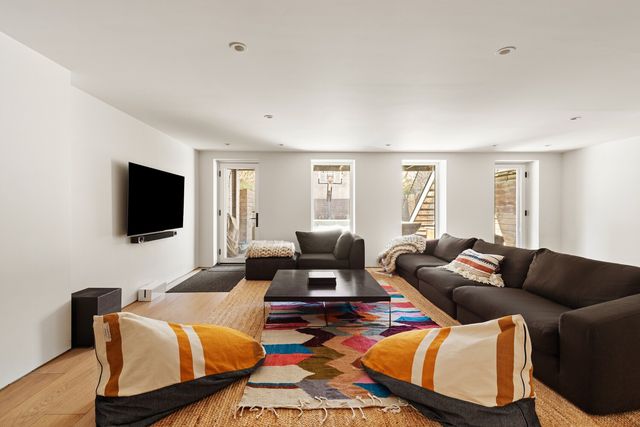 368 CLINTON Street, New York City, NY 11231