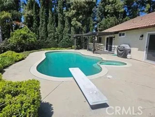 1194 W 14th Street, Upland, CA 91786