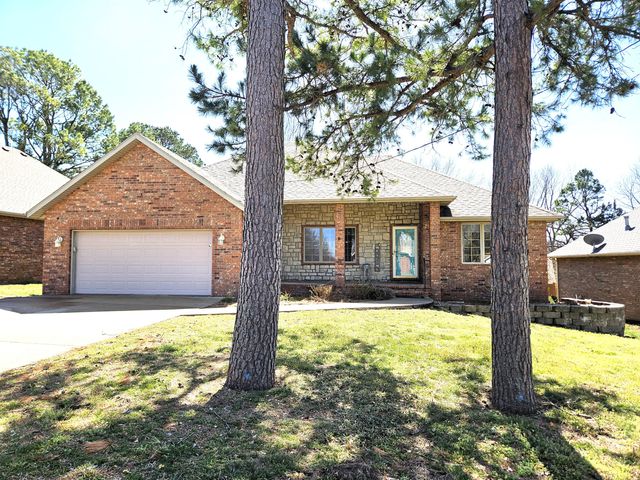 1414 E Smith Street, Springfield, MO 65803