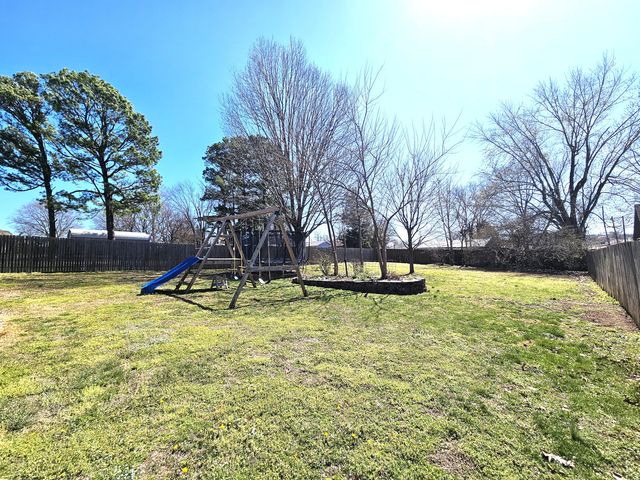 1414 E Smith Street, Springfield, MO 65803