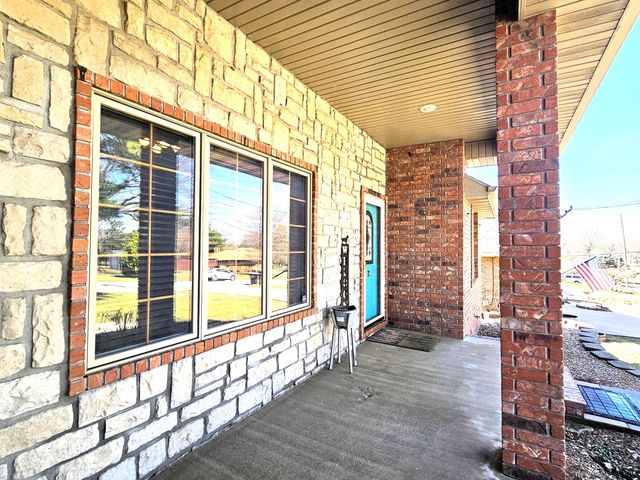 1414 E Smith Street, Springfield, MO 65803