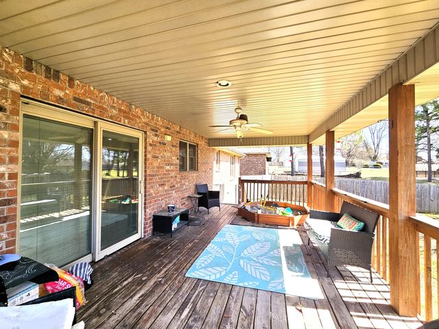 1414 E Smith Street, Springfield, MO 65803