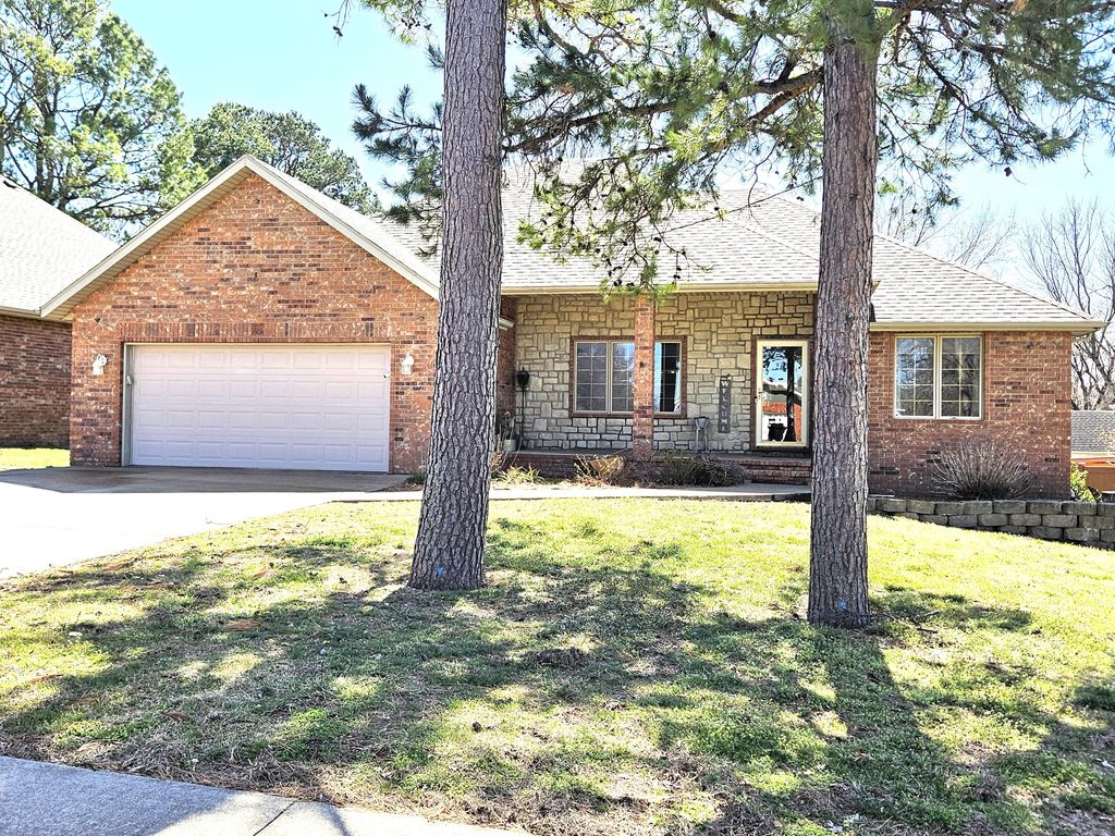 1414 E Smith Street, Springfield, MO 65803