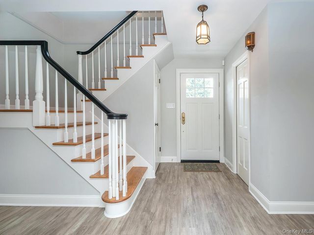 7 Kissam Lane, Glen Head, NY 11545