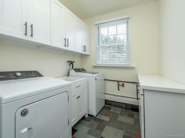 7 Kissam Lane, Glen Head, NY 11545