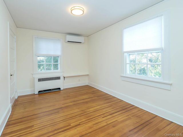 7 Kissam Lane, Glen Head, NY 11545