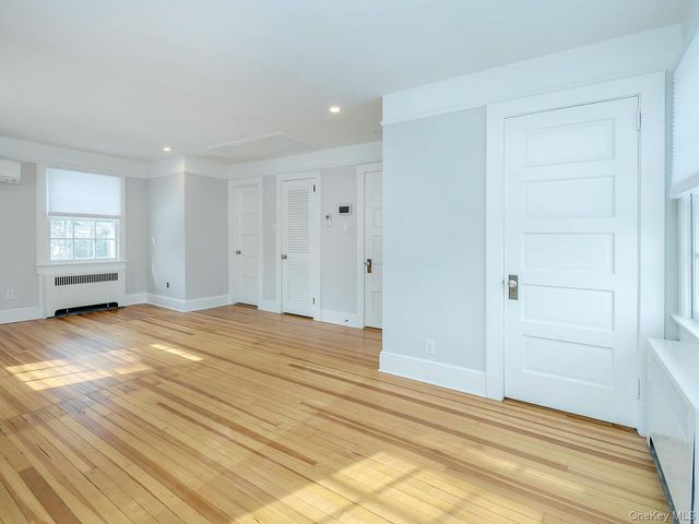 7 Kissam Lane, Glen Head, NY 11545