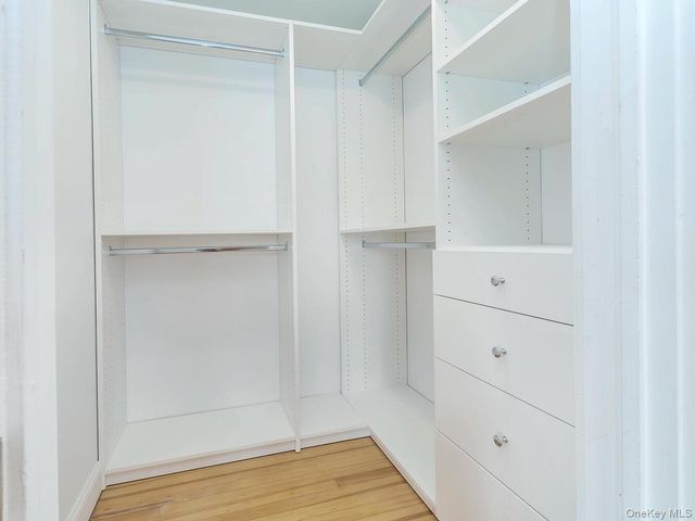 7 Kissam Lane, Glen Head, NY 11545