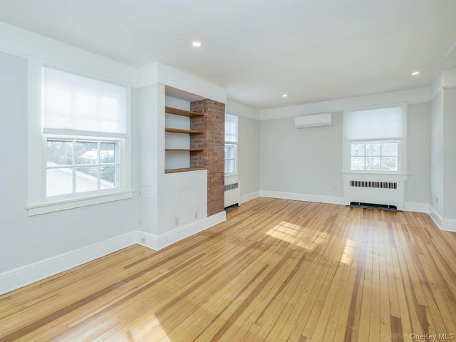 7 Kissam Lane, Glen Head, NY 11545