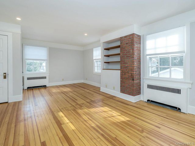 7 Kissam Lane, Glen Head, NY 11545