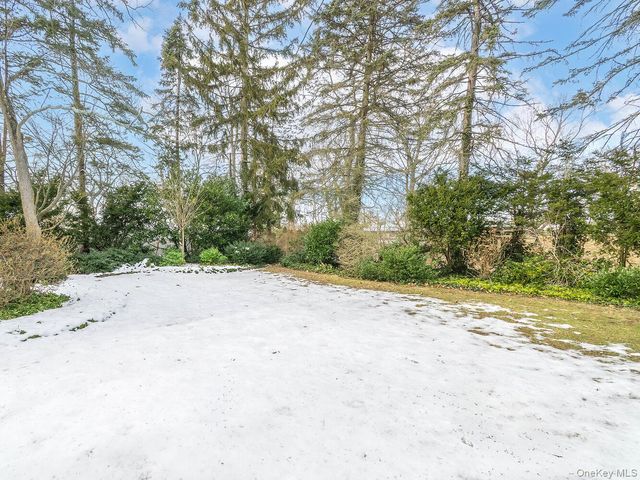 7 Kissam Lane, Glen Head, NY 11545