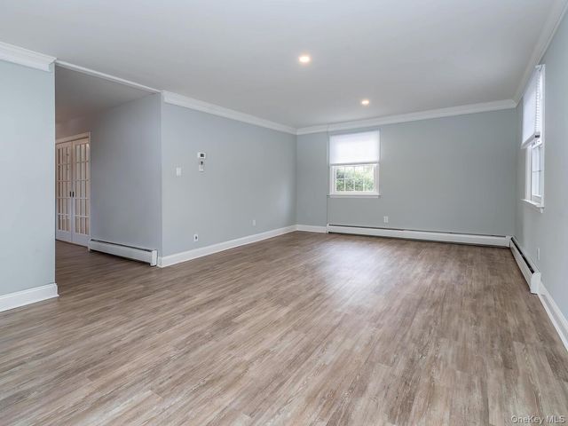 7 Kissam Lane, Glen Head, NY 11545