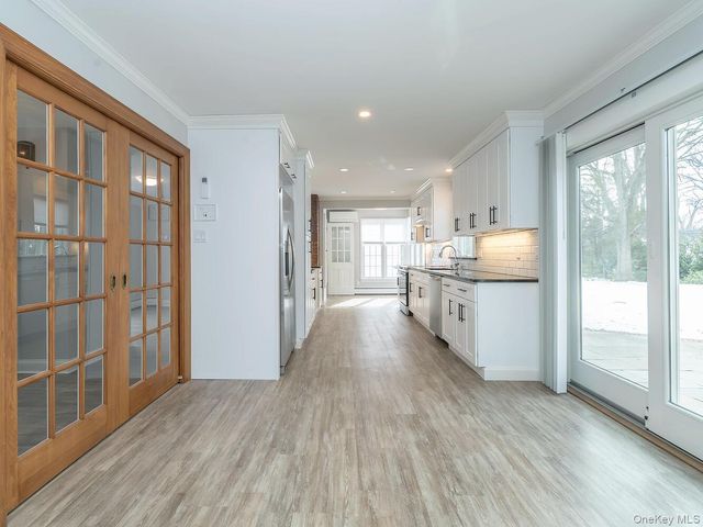 7 Kissam Lane, Glen Head, NY 11545