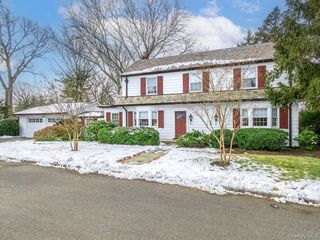 7 Kissam Lane, Glen Head, NY 11545