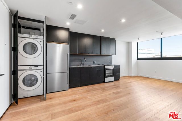 3688 Overland Avenue 202, Los Angeles, CA 90034