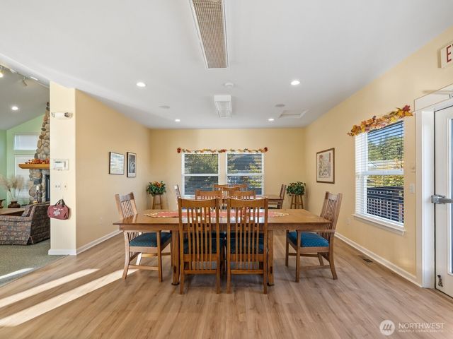 179 NW 12th Court, Oak Harbor, WA 98277