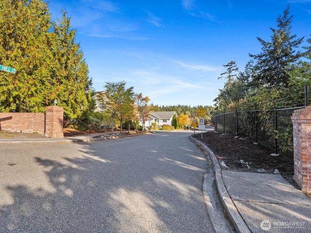 179 NW 12th Court, Oak Harbor, WA 98277