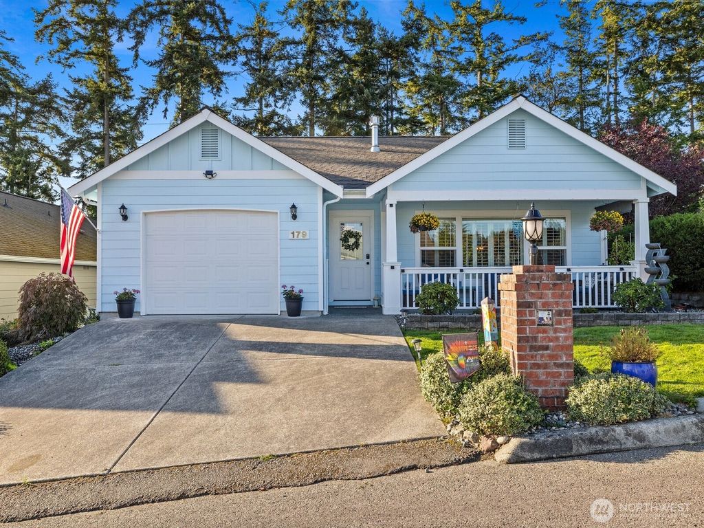 179 NW 12th Court, Oak Harbor, WA 98277