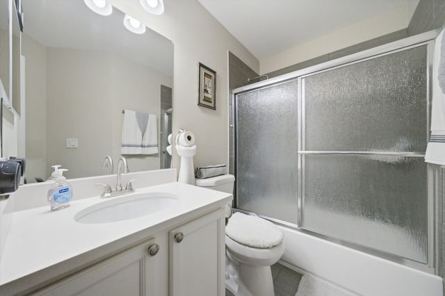 249 E Cobbler Court, Round Lake Beach, IL 60073