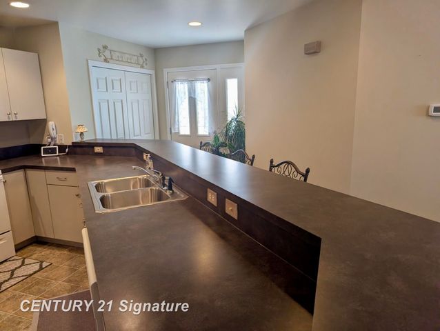 9 Sanctuary Way, Freeland, MI 48623