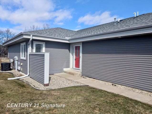 9 Sanctuary Way, Freeland, MI 48623
