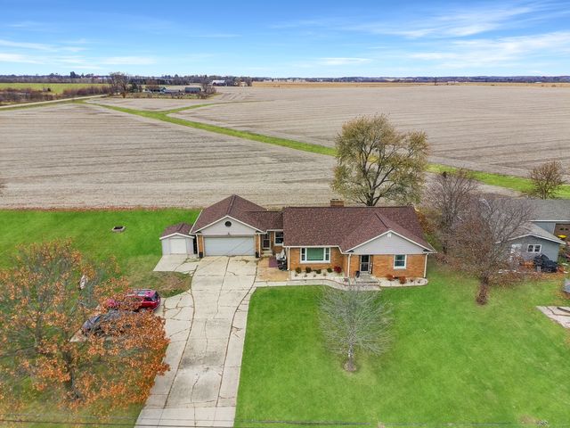 108 E Grove Street, Poplar Grove, IL 61065