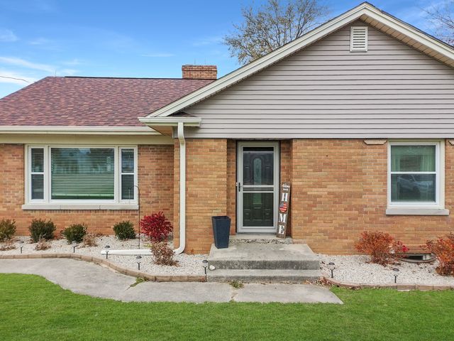 108 E Grove Street, Poplar Grove, IL 61065