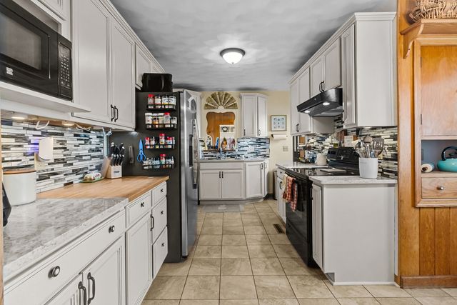 108 E Grove Street, Poplar Grove, IL 61065