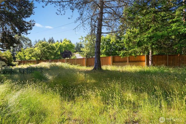2015 2017 8th Court SW, Olympia, WA 98502