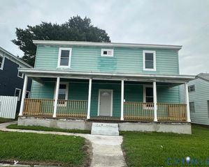 209 E Virginia Ave, Crewe, VA 23930