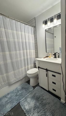 17329 Aspen Ct, Stanhope Boro, NJ 07874