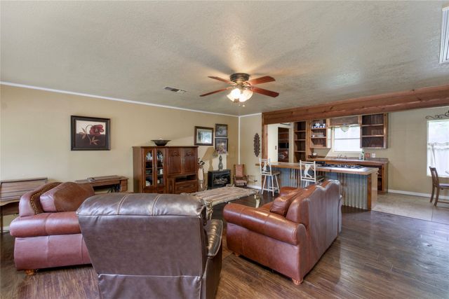 216 Rolling Hills Drive, Aledo, TX 76008