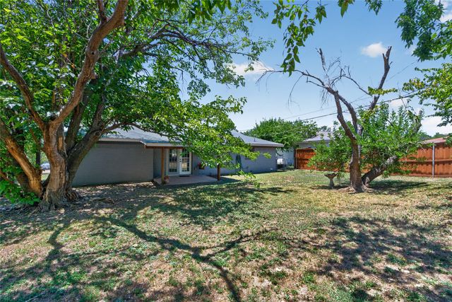 216 Rolling Hills Drive, Aledo, TX 76008